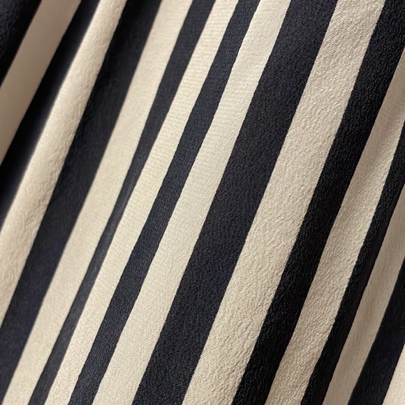 J. Crew vertical striped white navy/black sleeveless button top 6 - Picture 2 of 3